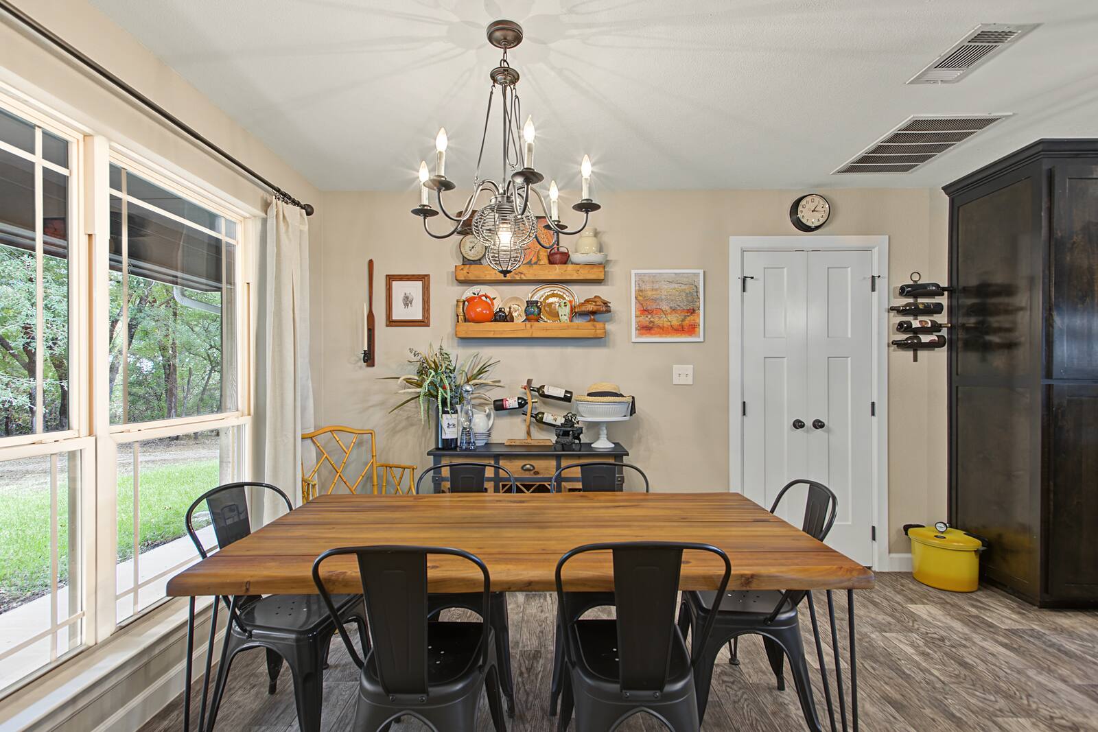 Dining Room 1 at 3207 FM 2048