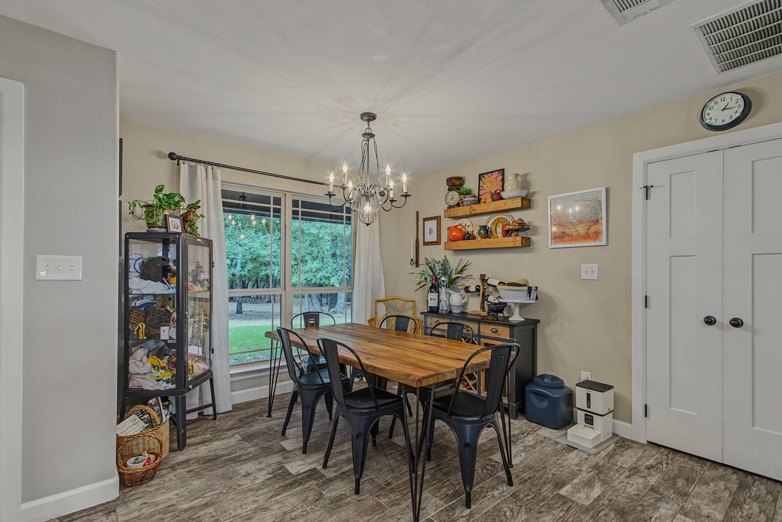 Dining Room 2 at 3207 FM 2048