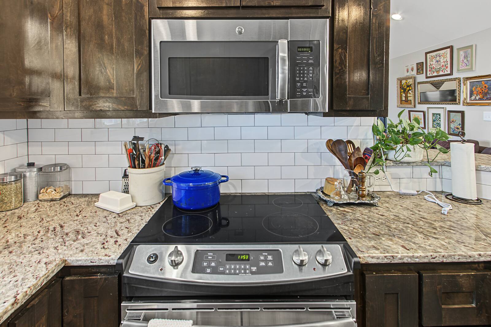 Kitchen 12 at 3207 FM 2048